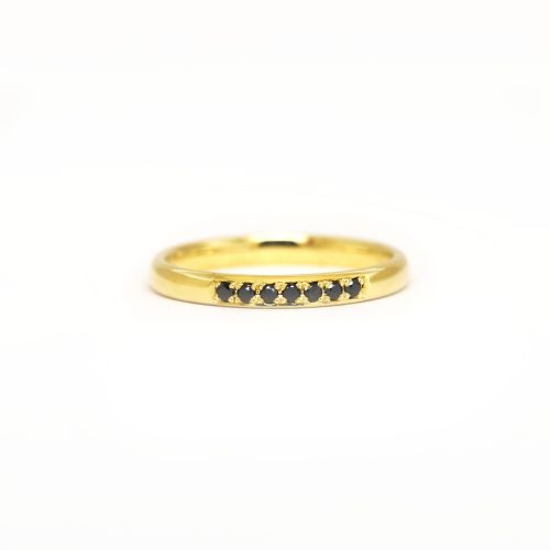 Zlatý prsten s černými diamanty